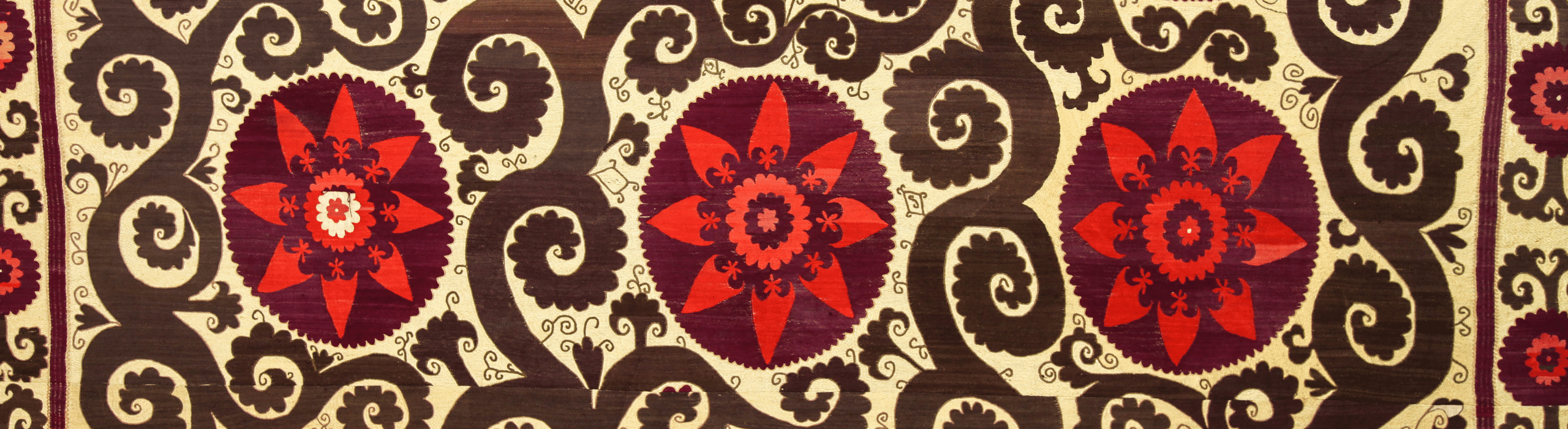 Rug featuring green and red Suzani pattern